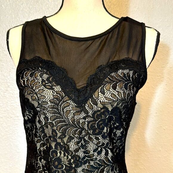 NEW miusol black and nude lace crochet mesh back maxi dress size S - Picture 2 of 12